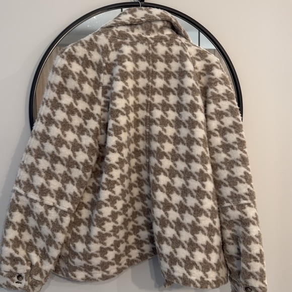 Avec Les Filles Brown and White Houndstooth Plaid Fleece Jacket - Picture 6 of 6